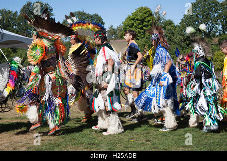 Waterloo, Ontario, Kanada. 24. September 2016. 13. jährliche traditionelle Aborigines POWWOW. Einheimische Tänzer bei der Aborigines POW WOW Credit: Performance Bild/Alamy Live News Stockfoto