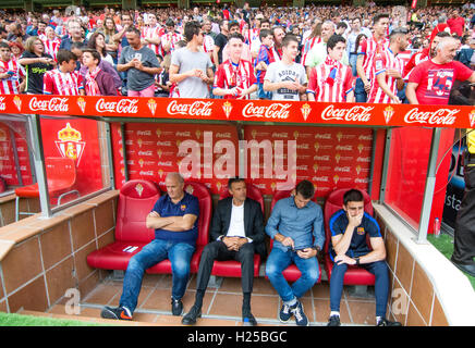 Gijón, Spanien. 24. September 2016. Luis Enrique (Trainer, FC Barcelona) während des Fußballspiels der sechsten Runde der Saison 2016/2017 der spanischen Liga "La Liga" zwischen Real Sporting de Gijon und FC Barcelona Stadium Molinón am 24. September 2016 in Gijon, Spanien. Bildnachweis: David Gato/Alamy Live-Nachrichten Stockfoto