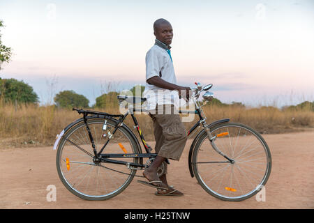 Lalaua District, Provinz Nampula, Mosambik, August 2015: Dorfleben in der Nähe von Lalaua. Foto: Mike Goldwater Stockfoto