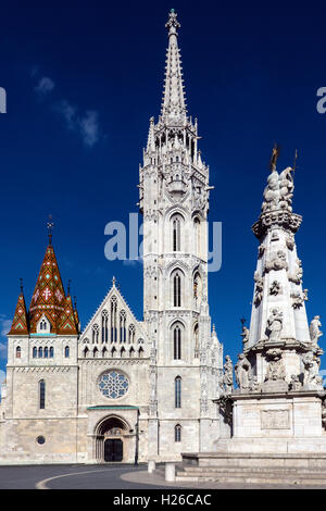 Platz der Heiligen Dreifaltigkeit und Matyas Kirche oder Matthias Kirche oder die Kirche der Muttergottes von Buda - Budapest, Ungarn Stockfoto