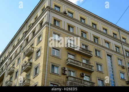 Moskau, Russland - 14. März 2016. Häuser der stalinistischen Architektur auf dem Garten-Ring Stockfoto