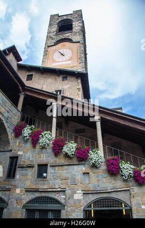 Altstadt von Bergamo. Piazza Vecchia. Rathaus Stockfoto