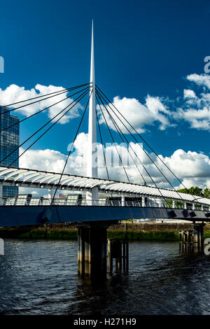 Glocken Brücke über den Fluss Clyde. GLASGOW, Schottland Stockfoto