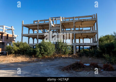 Aufgegeben von halbfertigen Hotelbauten am Strand von Bogaz in Nordzypern Stockfoto