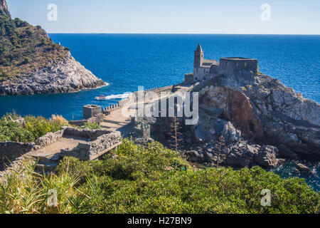 Portovenere mit der Kirche San Pietro (St. Peter), La Spezia Provinz, Ligurien, Italien Stockfoto