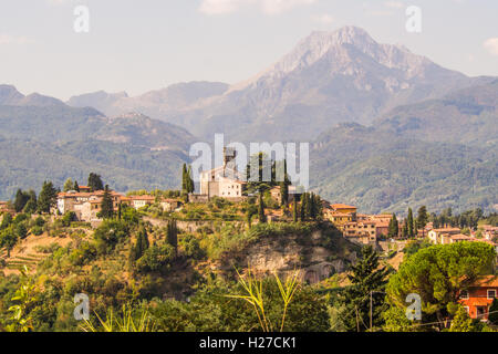 Barga Stadt und den Dom, Lucca Provinz, Toskana, Italien Stockfoto