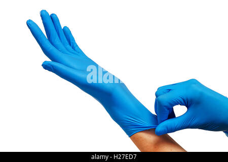 Arzt auf blauen Schutzhandschuhe isoliert auf weißem Hintergrund Stockfoto