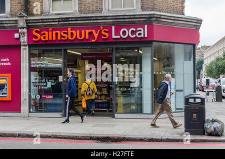 Sainsbury's lokale auf der Earls Court Road in London. Stockfoto