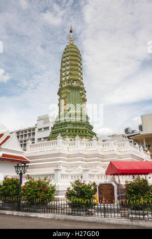 Stupa der Wat Ratchaburana Tempel auf der Rattanakosin Insel, Bangkok, Thailand. Stockfoto