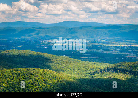 Blick auf den Shenandoah-Tal und der Appalachen von der Mühle Mountain Trail in der Nähe von großen Schloss in George Washington Natio Stockfoto