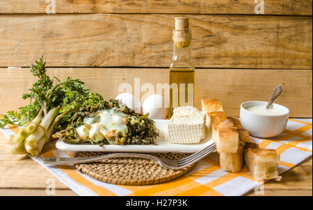 Den essbare Frühjahr Rasen mit Eiern und saurer Milch gebacken Stockfoto