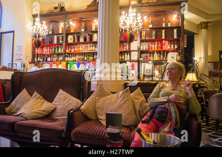 Britannia Hotel bar, früher Watt Textil Lager, 1851-1856 von Travis & Magnall, Portland Street, Manchester, England Stockfoto