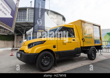 Neue elektrische Post-Lieferwagen von Deutsche Post DHL Stockfoto