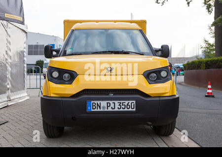 Neue elektrische Post-Lieferwagen von Deutsche Post DHL Stockfoto