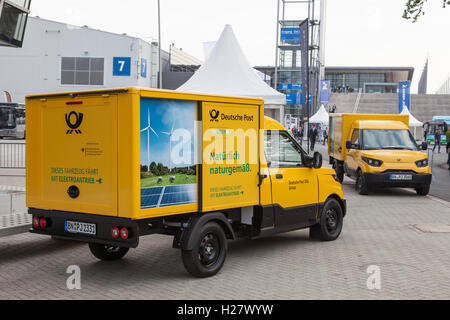 Neue elektrische Post-Lieferwagen von Deutsche Post DHL Stockfoto