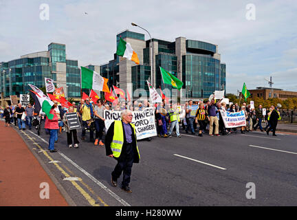 Recht auf Wasser-Aktivisten marschieren in Dublin Irland im Jahr 2016 Stockfoto