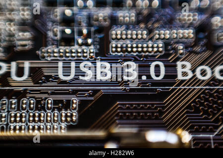 USB-3.0-Inschrift auf Motherboard-Mikro-Chip-Schaltung Stockfoto