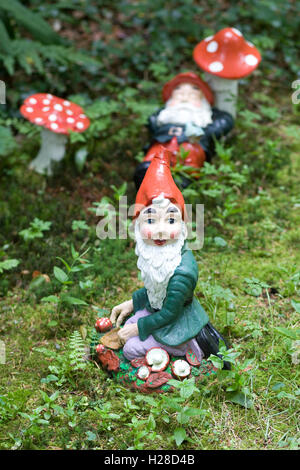 Zwerge im Garten Stockfoto