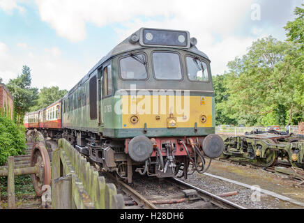 British Rail Class 25 Lokomotiven D7628 Ankunft am Bahnhof von Pickering Stockfoto