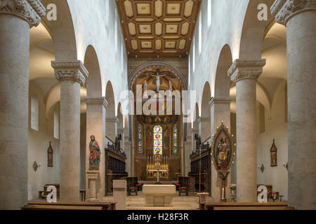 Altar und Chor der St. Jakobs Kirche Schotten, Regensburg, Deutschland Stockfoto