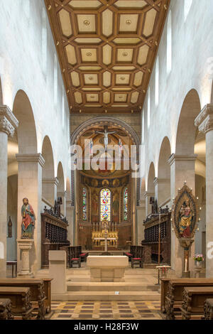 Altar und Chor der St. Jakobs Kirche Schotten, Regensburg, Deutschland Stockfoto