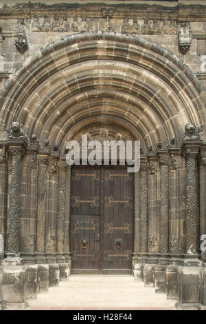 Stein Tor zu St Jakobs Kirche Schotten, Regensburg, Deutschland Stockfoto