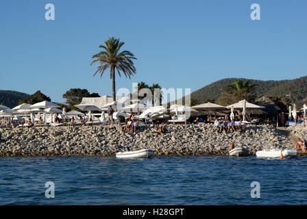 Blue Marlin Beachclub am Strand Cala Jondal, Ibiza, Spanien Stockfoto