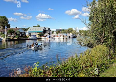 Werft auf der Themse in Laleham Surrrey UK Stockfoto