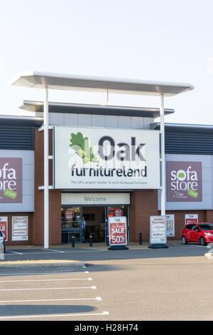 Die Räumlichkeiten des Oak Furnitureland auf den Westwood Gateway Retail Park in Broadstairs. Stockfoto