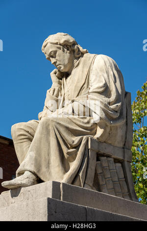 Statue von Samuel Johnson von Richard Cockle Lucas 1838 im Marktplatz, Lichfield, Staffordshire, England, Vereinigtes Königreich Stockfoto