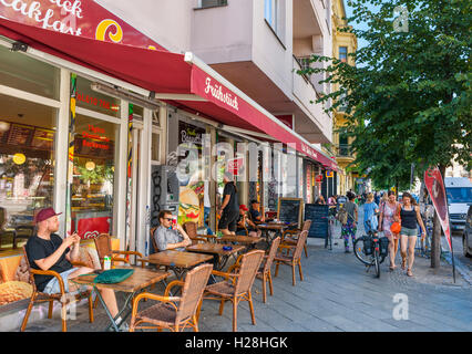 Cafe auf der Schlesischen Straße, Kreuzberg, Berlin, Deutschland Stockfoto