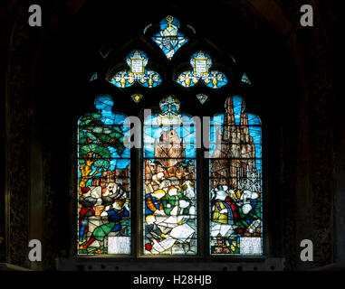 Buntglas-Fenster zeigt Schaden, während der Bürgerkrieg, Kathedrale von Lichfield, Lichfield, Staffordshire, England, UK Stockfoto