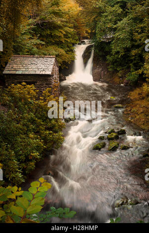 Rydal Falls befindet sich in Rydal Mount in der Nähe von Ambleside, Cumbria Stockfoto