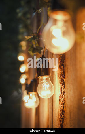 Retro-Lampe auf die Holzwand Stockfoto