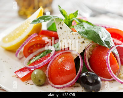 Creek-Salat mit Feta-Käse Stockfoto