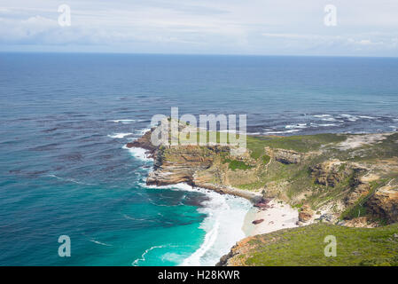 Kap der guten Hoffnung und Dias Strand, vom Cape Point, unter das schönste Reiseziel in Südafrika angesehen. Tabelle-Bohranlage Stockfoto