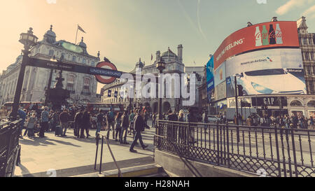 Schild für U-Bahn-Station am Piccadilly Circus, London, UK Stockfoto