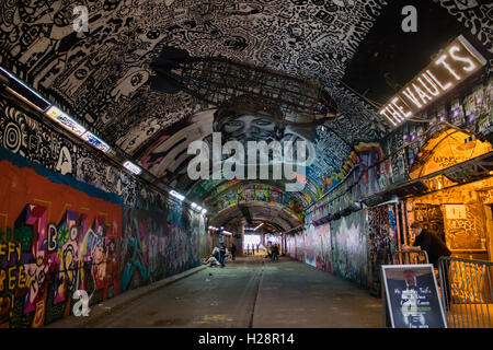 Graffiti-Tunnel unter Waterloo Station, Leake Street, London, England, UK Stockfoto