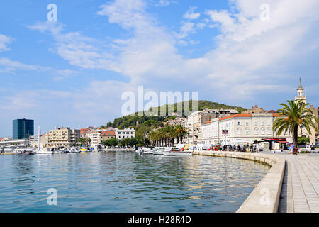 Split Promenade, Riva ist eine beliebte Strandpromenade in Split, die zweitgrößte Stadt Kroatiens Stockfoto