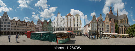 Barock-Gebäude rund um den neuen Markt, Rostock, Mecklenburg-Vorpommern, Deutschland Stockfoto