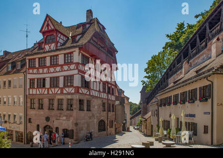 Albrecht-Dürer-Haus und Stadtmauer, Nürnberg, Bayern, Deutschland Stockfoto