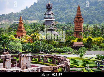 Die französischen Gärten im Suan Nong Nooch Landschaftspark; NongNooch Tropical Botanical Garden Resort, Chon Buri, Chonburi Pattaya, Thailand, Asien Stockfoto