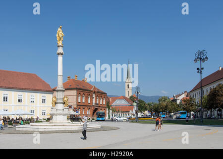 Ein Blick auf die Heilige Maria-Denkmal vor der Kathedrale von Zagreb Stockfoto