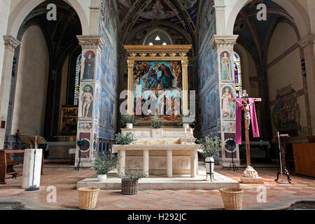 Der Altar im Augustinerkloster, Chiesa di Sant'Agostino, Interieur, historischen Zentrum von San Gimignano in der Provinz Siena in der Toskana Stockfoto