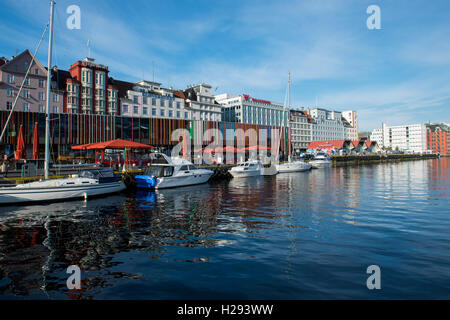 Norwegen, Bergen, UNESCO Weltkulturerbe-Stadt. Uferpromenade und Hafen-Bereich. Stockfoto