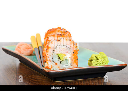 California Maki Sushi mit orange masago Stockfoto