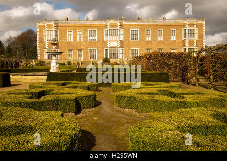 Ein stattliches Haus in Leeds, Yorkshire, ursprünglich Tudor mit wesentlichen Änderungen im 17.-20. Jahrhundert. Stockfoto