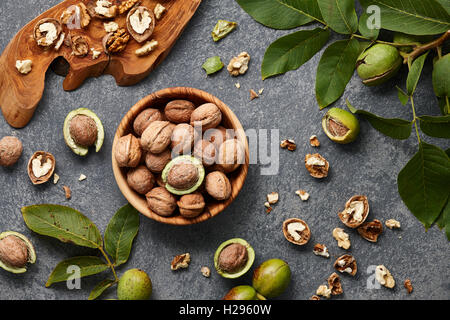 Frische Walnüsse Schüssel Stockfoto