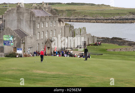 Clubhaus und Golfplatz von Ardglass, County Down, Nordirland Stockfoto