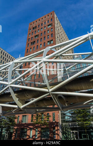 Den Haag, Niederlande - 24 September 2016: Randstad rail line durch die beatrixkwartier in Den Haag Stockfoto